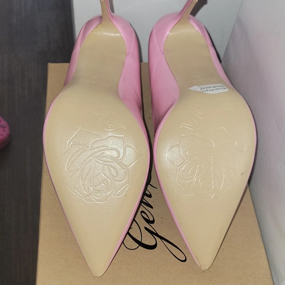 Shoes - Picture 3 of 4